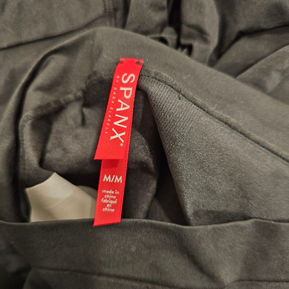 NWOT Spanx Oncore High Waisted Mid Thight Shorts Sz M - Picture 2 of 7